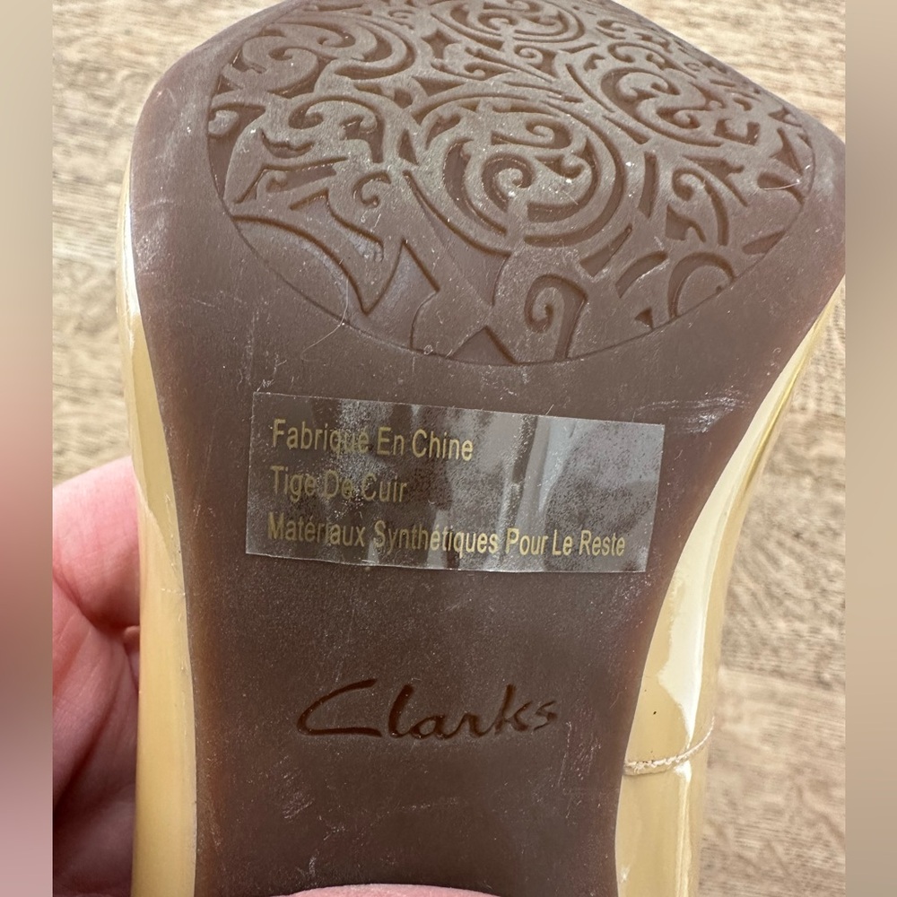 Clarks NWOB Artisan Indigo Nude Tan Patent Peep Toe Pumps Heels Dress Shoes 6.5 - Picture 11 of 15